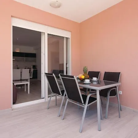 Apartament Three-bedroom In Tribunj *