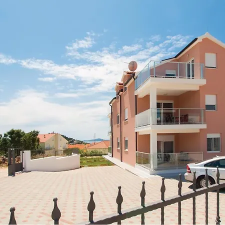 Apartament Three-bedroom In Tribunj Tribalj
