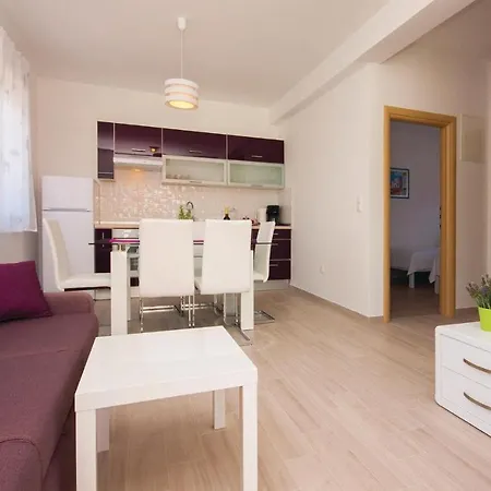 Three-bedroom In Tribunj * Tribalj