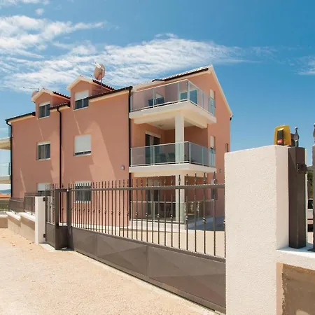 Three-bedroom In Tribunj Apartament Tribalj