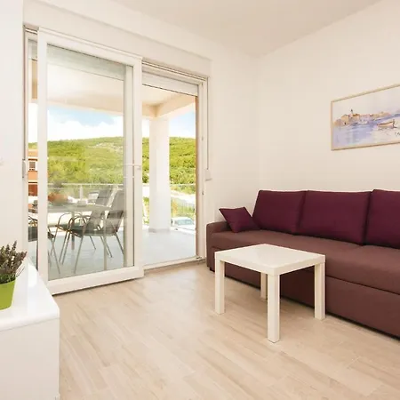Apartament Three-bedroom In Tribunj