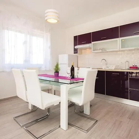 Three-bedroom In Tribunj *