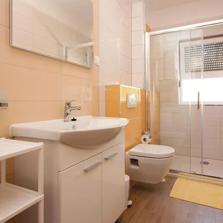 Apartament Three-bedroom In Tribunj
