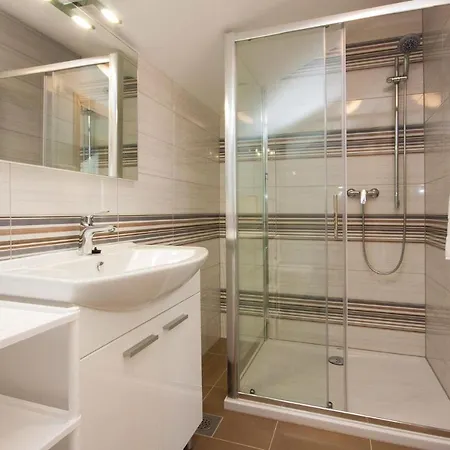 Apartament Three-bedroom In Tribunj *