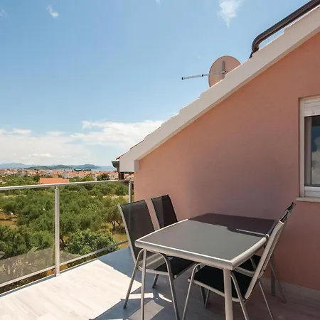 Apartament Three-bedroom In Tribunj