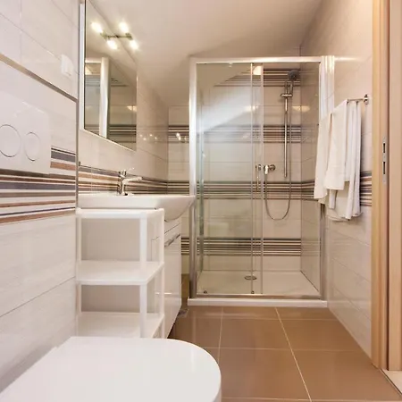 Apartament Three-bedroom In Tribunj